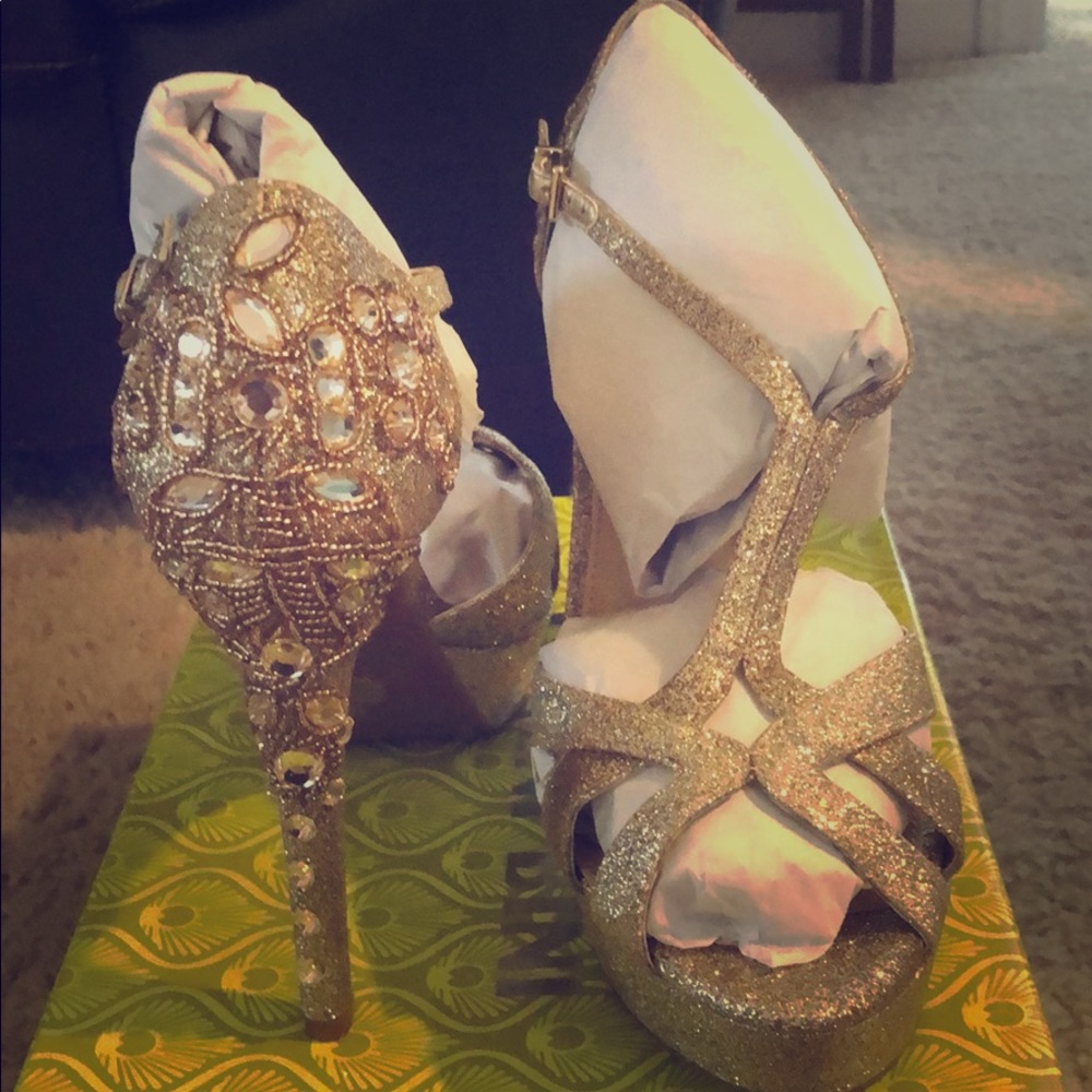 Champagne Gianni Bini Platform Heel